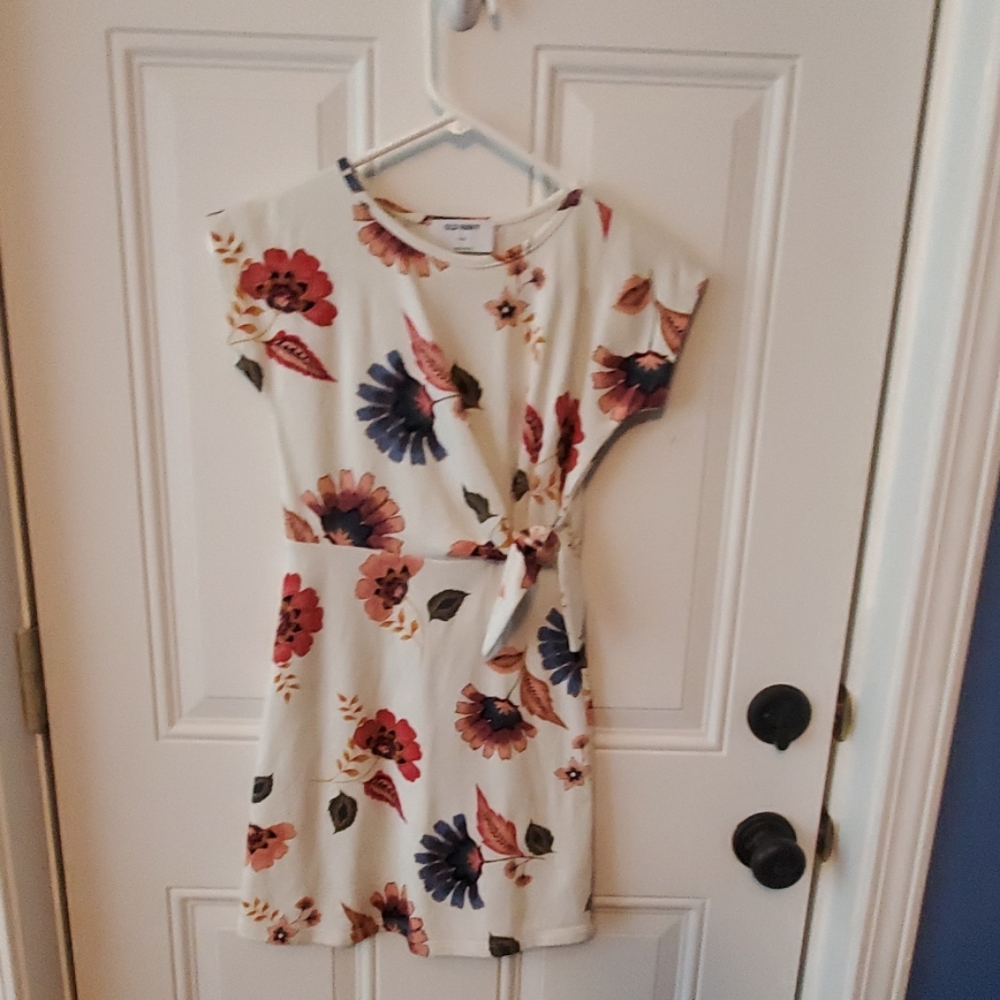 💥5 for $25💥 NWOT boho knot dress